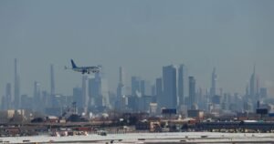 Quase Colisão entre Aviões em Newark: Investigação em Andamento