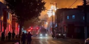 Incêndio de Grandes Proporções Ataca Fábrica no Brás em São Paulo