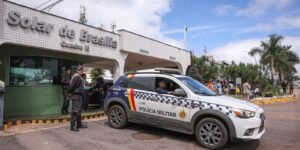 Moraes Rejeita Acesso Livre dos Filhos de Bolsonaro Durante Prisão Domiciliar