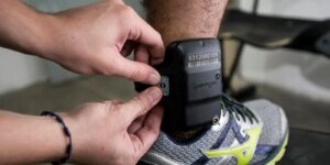 Câmara dos Deputados Aprova Uso Obrigatório de Tornozeleiras para Agressões contra Mulheres