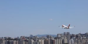 Petrobras Anuncia Parcelamento do Reajuste do Querosene de Aviação