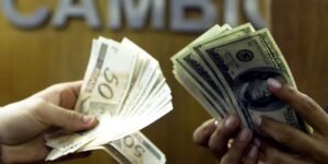 Dólar Fecha Abaixo de R$ 5 com Sinalização de Trump sobre o Irã